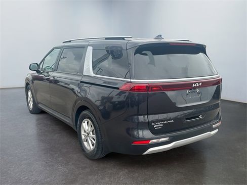 Used 2022 Kia Carnival LX image 3