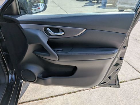 Used 2016 Nissan Rogue SV w/ SV Moonroof Package AWD/4WD image 34