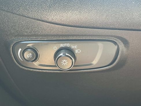 Used 2023 Chevrolet Equinox LT FWD image 25