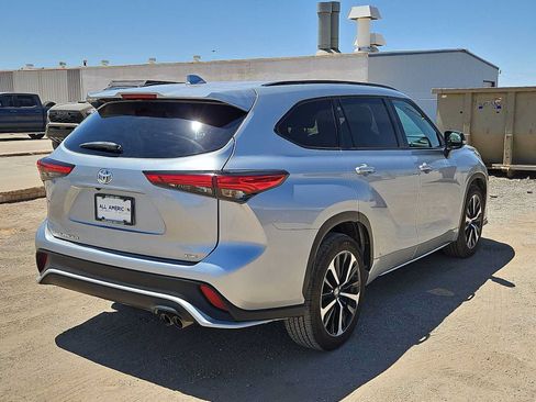 Used 2022 Toyota Highlander XSE FWD image 8