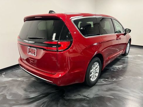 New 2026 Chrysler Pacifica Select FWD image 16