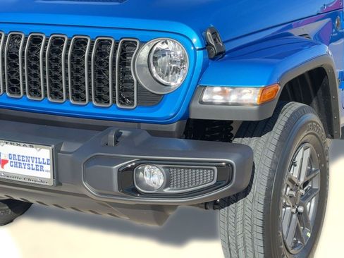 New 2026 Jeep Gladiator Sport AWD/4WD image 11