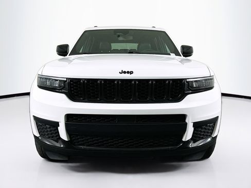 Used 2024 Jeep Grand Cherokee L Altitude image 2