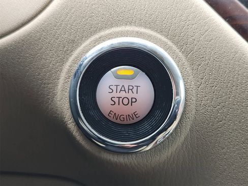 Used 2017 Nissan Pathfinder Platinum w/ Cargo Package image 21