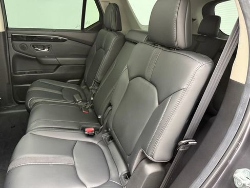Used 2025 Honda Pilot Touring image 34
