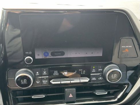 Used 2023 Toyota Highlander LE image 19