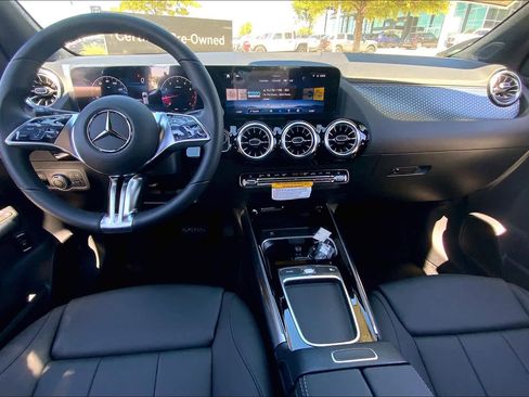 Used 2025 Mercedes-Benz GLA 250 image 7
