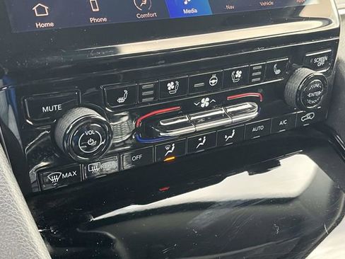 Used 2022 Jeep Grand Cherokee L Limited w/ Luxury Tech Group II image 34