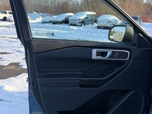 Used 2020 Ford Explorer XLT w/ Equipment Group 202A image 8