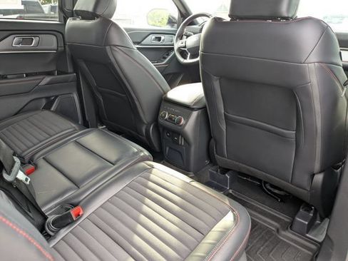 Used 2025 Ford Explorer ST-Line w/ ST-Line Street Pack AWD/4WD image 17