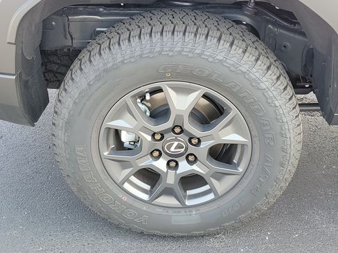 Used 2026 Lexus GX 550 AWD/4WD image 6