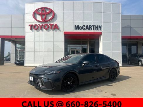 Used 2025 Toyota Camry SE FWD image 1