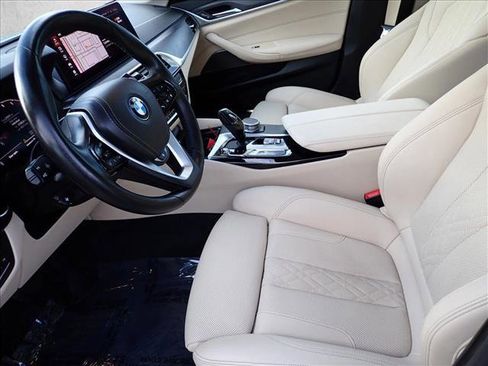 Used 2022 BMW 530e xDrive w/ Premium Package image 8