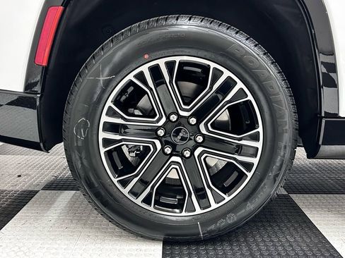 New 2026 Jeep Grand Wagoneer 4WD image 8