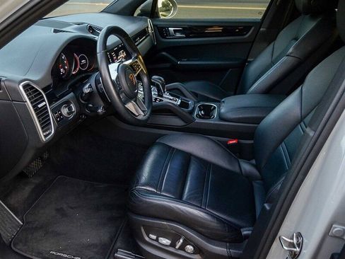 Used 2021 Porsche Cayenne image 25