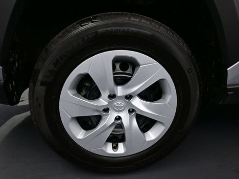 Used 2025 Toyota RAV4 LE AWD/4WD image 29