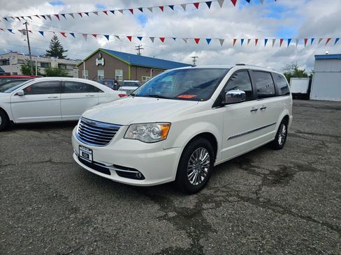 Used 2011 Chrysler Town & Country Limited FWD image 3