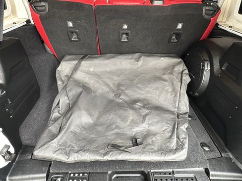 Used 2023 Jeep Wrangler Unlimited Rubicon image 25