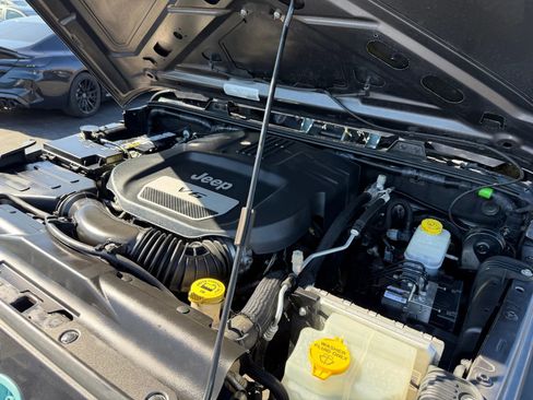 Used 2018 Jeep Wrangler Unlimited Sport S AWD/4WD image 38