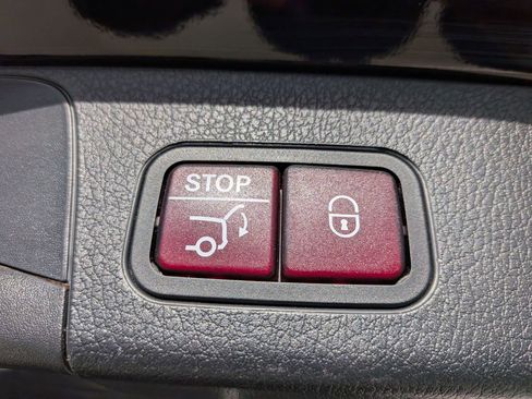 Used 2021 Mercedes-Benz GLB 250 image 30