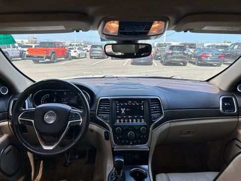 Used 2018 Jeep Grand Cherokee Overland AWD/4WD image 13