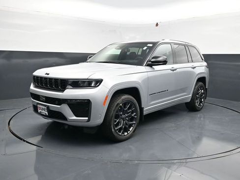 New 2026 Jeep Grand Cherokee Summit AWD/4WD image 4