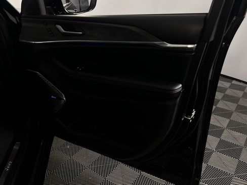 Used 2022 Jeep Grand Cherokee Overland w/ Advanced Protech Group III image 35