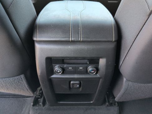 Used 2023 Chevrolet Traverse LT AWD/4WD image 21