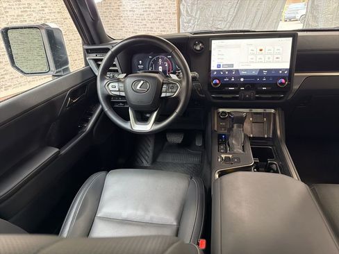 Used 2024 Lexus GX 550 w/ Accessory Package (Z1) image 16