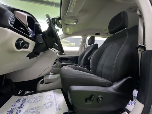 Used 2021 Chrysler Voyager LX w/ Cold Weather Group image 16