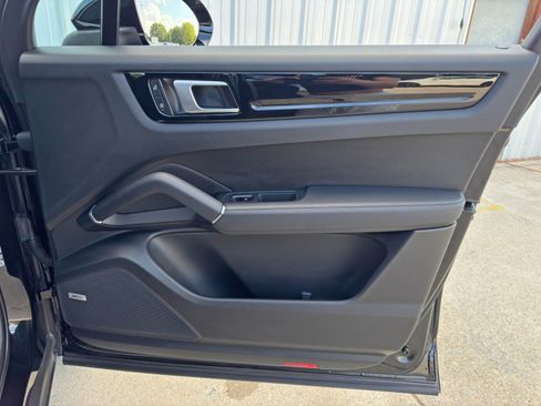 Used 2022 Porsche Cayenne E-Hybrid image 47