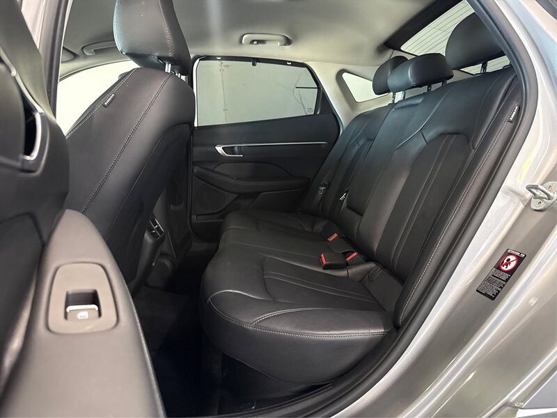 Used 2022 Hyundai Sonata Limited w/ Cargo Package FWD image 10
