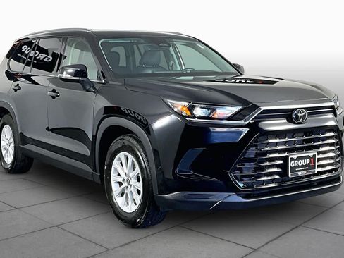 Used 2025 Toyota Grand Highlander FWD image 3