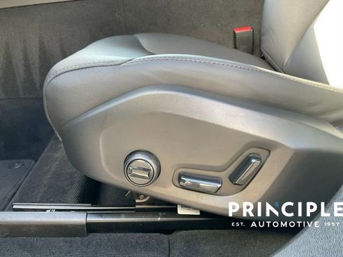 Certified 2025 Volvo XC60 B5 Core image 14