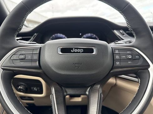 New 2026 Jeep Grand Cherokee Limited w/ Limited Altitude Package AWD/4WD image 17