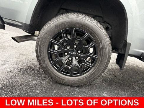 Used 2025 Chevrolet Colorado W/T w/ WT Custom Package RWD image 7
