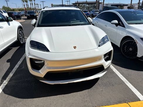 Used 2024 Porsche Macan 4 Electric AWD/4WD image 2