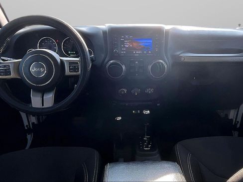 Used 2018 Jeep Wrangler Unlimited Sport AWD/4WD image 14
