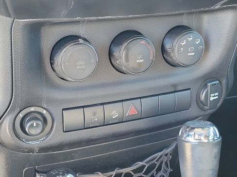 Used 2017 Jeep Wrangler Unlimited Sport w/ Quick Order Package 24S AWD/4WD image 27