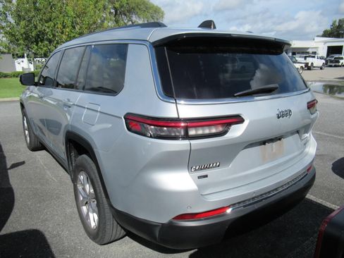 Used 2022 Jeep Grand Cherokee L Limited RWD image 3