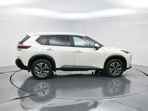 Used 2022 Nissan Rogue SV image 4