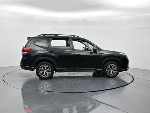 Used 2024 Subaru Forester Premium AWD/4WD image 2