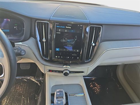 Used 2023 Volvo XC60 T8 Ultimate image 23
