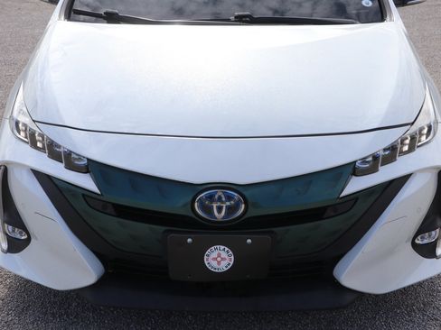 Used 2017 Toyota Prius Prime FWD image 2