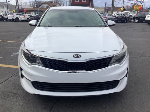 Used 2018 Kia Optima LX w/ Convenience Package FWD image 2
