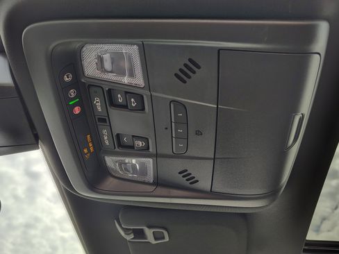 New 2025 Cadillac XT6 Luxury image 33