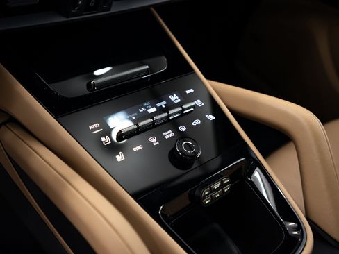 Certified 2025 Porsche Cayenne GTS image 18