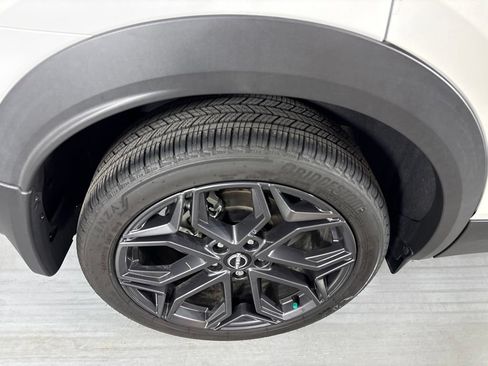 Certified 2025 Nissan Kicks SR FWD image 10
