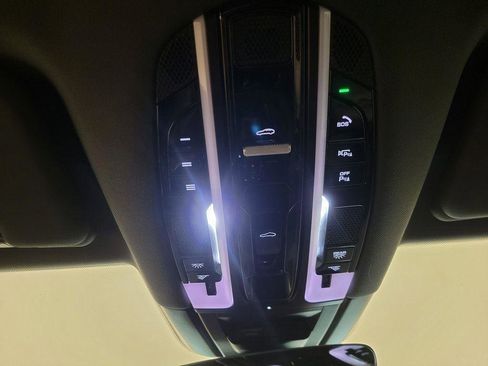 Used 2021 Porsche Cayenne S w/ Premium Package Plus image 18