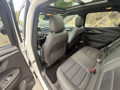 Used 2023 Chevrolet TrailBlazer RS w/ Sun and Liftgate Package FWD image 21